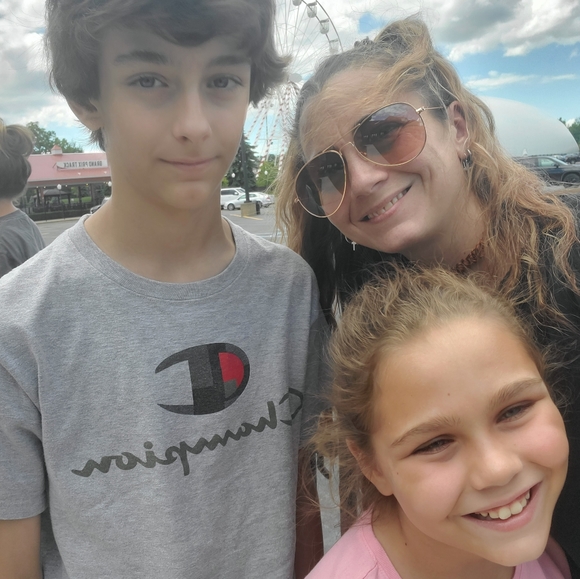 Meet your Posher, Carly - Picture 3 of 4